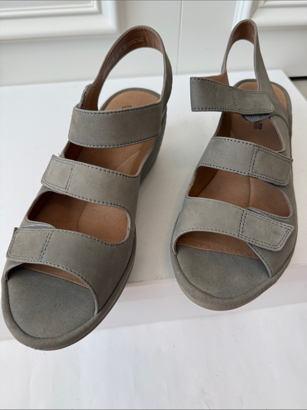 Clarks Reedly Juno Women's Gray (olive green) Triple-Strap Comfort Sandals
